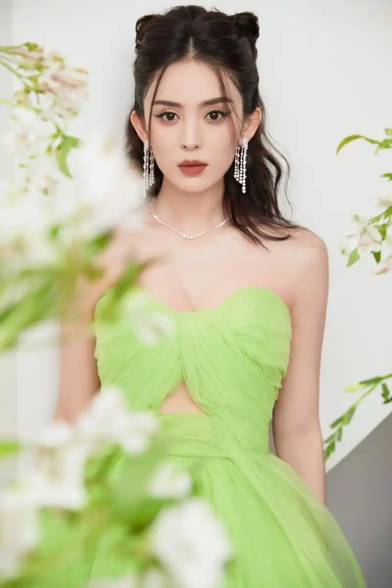 古力娜扎高清壁纸头像(六十)[庆祝]