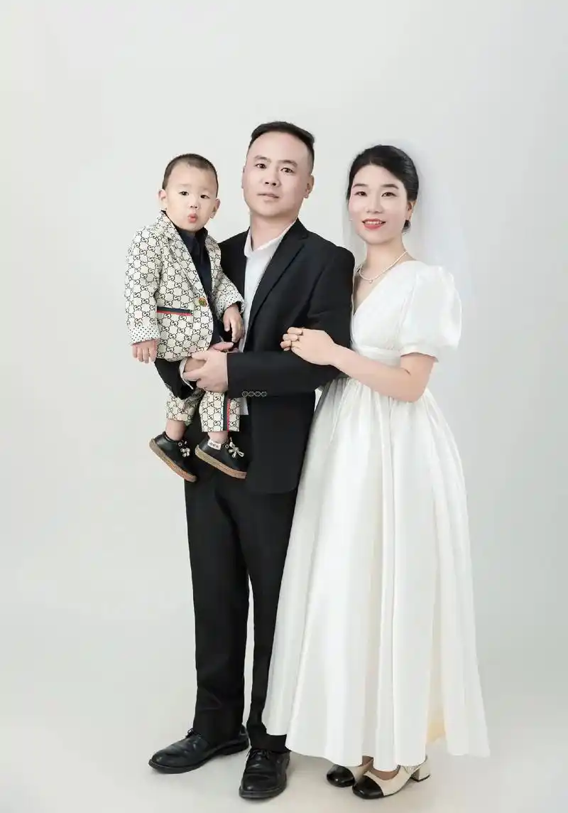 首次拍一家三口的温馨照片,幸福感满满🎈 发出来给大家分享了一下
