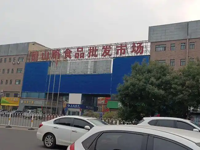 太原市三大食品批发市场之外,还有一个九州菜市场,价格低接地气