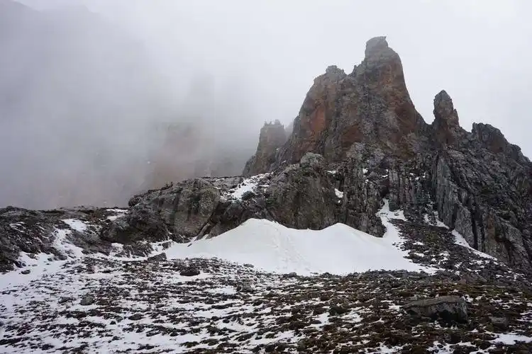 秦岭迭山 措美峰下