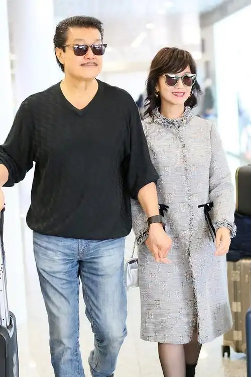 赵雅芝老公个人资料简介(赵雅芝携74岁老公走机场)