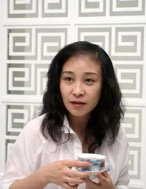 1988年,那辛带着那英北漂,如今那英用天后身份回报亲姐