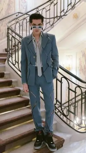 霸道总裁吴亦凡冰川蓝镂空西装写真