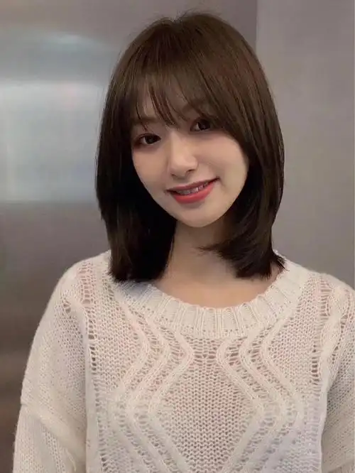 简约又时尚的发型:锁骨发