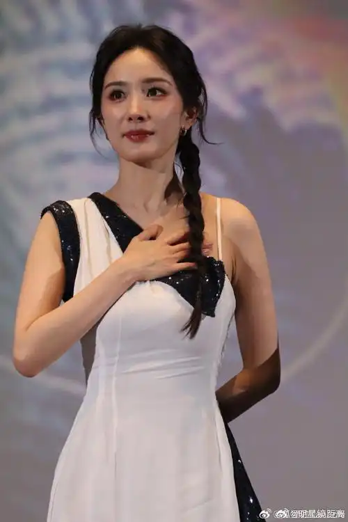 杨幂全球高定首穿