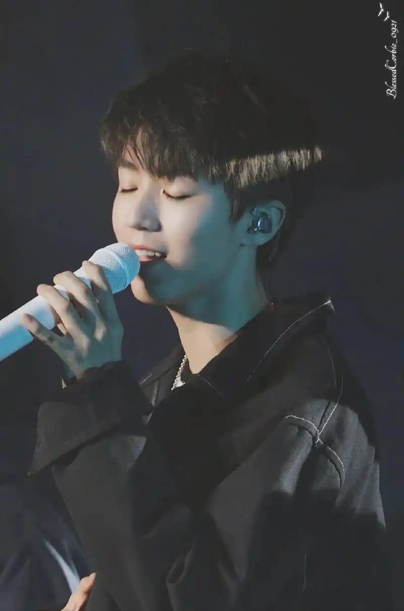 想念舞台上熠熠生辉的你 要"好好唱歌,好好长大"啊 #王俊凯 - 抖音