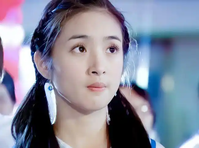 38岁林依晨罕露面狗啃式刘海抢镜结婚6年仍未生一子