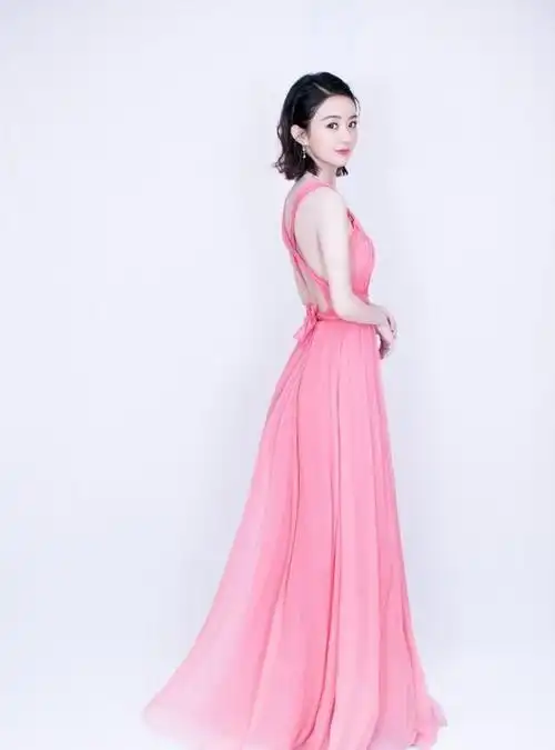 赵丽颖太优雅,穿粉色长裙端庄大气,不愧是"仙女"气质