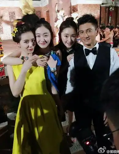 刘诗诗的伴娘团颜值高 肤白貌美有曲线