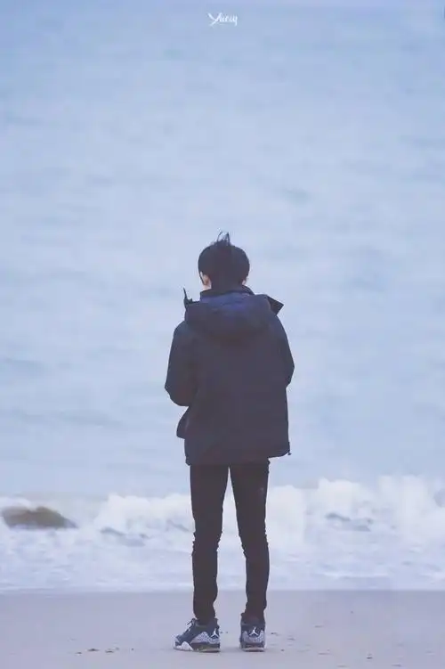 易烊千玺背影杀@tfboys-易烊千玺|tfboys|易烊千玺|背影_新浪新闻