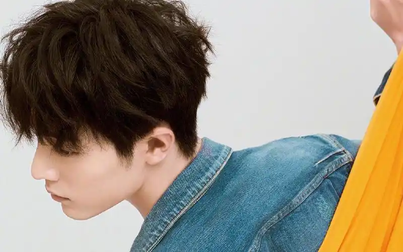 肖战壁纸图片高清笑容,肖战治愈笑壁纸精选肖战帅气写真高清手机壁纸