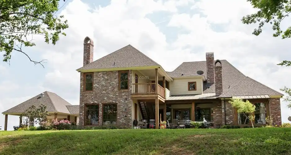 美式_美式多形状造型别墅砖形拼接外墙欣赏_爱福窝装修效果图