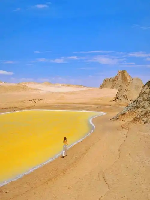 大西北最出片的小众盐湖俄博梁硫磺湖