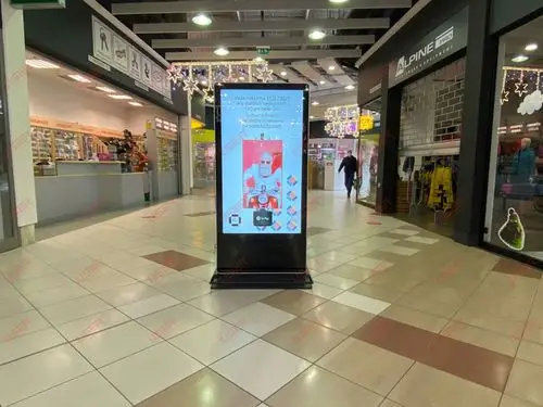 优色专显65寸双面纳米触摸落地广告机进驻捷克某商场