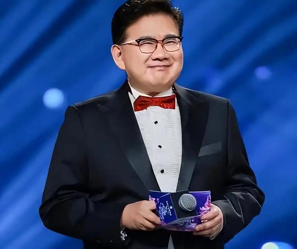 曹可凡:如何重塑形象 曹可凡作为备受争议的主持人,他的经历引起了