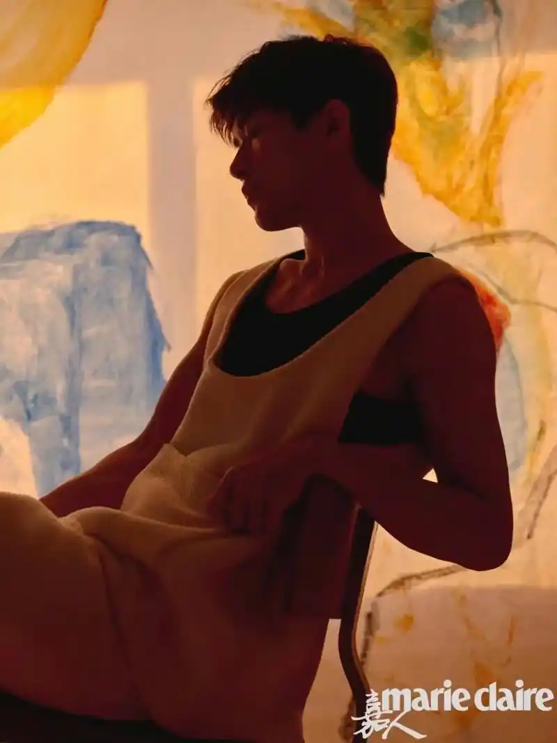 杂志封面 #易烊千玺  五月刊《嘉人》杂志封面人物 - 抖音