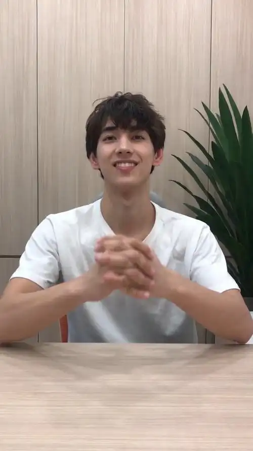 创造营2019之于浩然,中美混血的阳光男孩,会说书和打篮球!