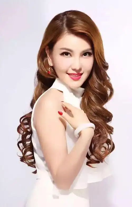 宣传的策略,听众如果不注意,还会认为乌兰图雅和乌兰托娅是同一个人