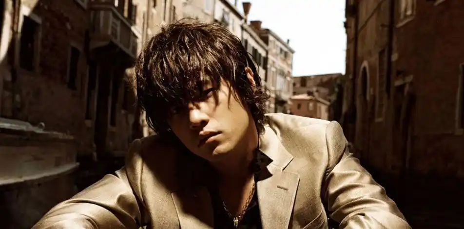 由周杰伦作曲,作词,收录在周杰伦2005年发行的专辑《十一月的萧邦》中