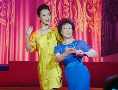 吕薇携母亲扮夫妻 重磅压阵央视《新视听》