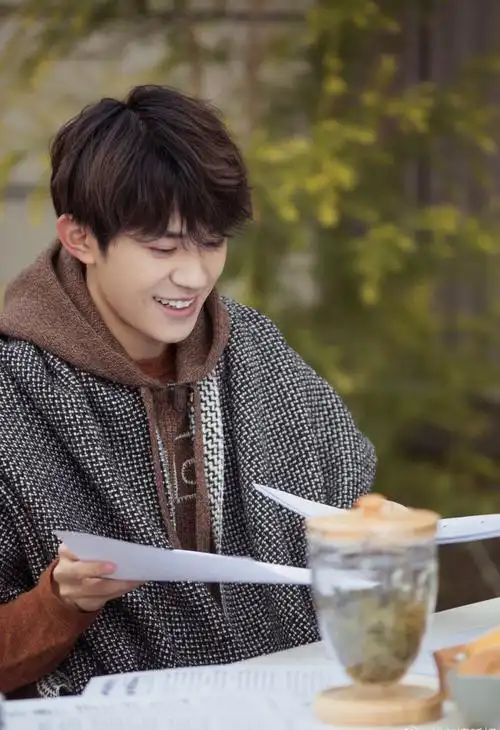 笑起来的易烊千玺