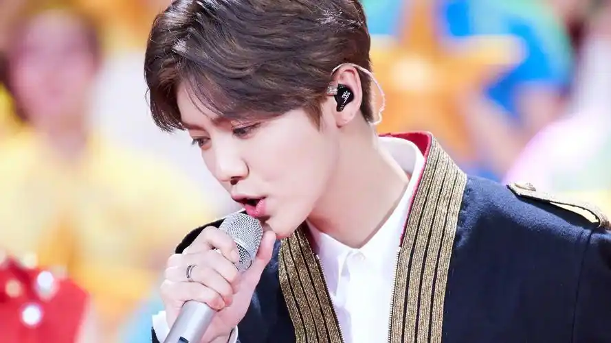 内地明星鹿晗明星风尚壁纸18