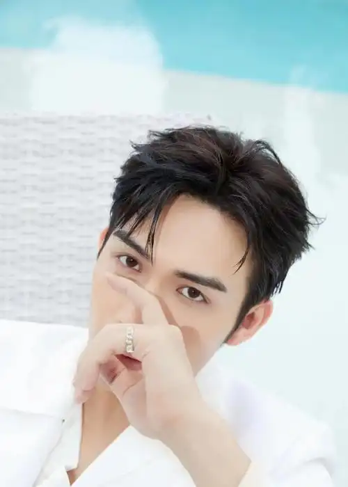 张彬彬白色西装造型##张彬彬