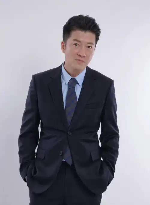 张衣:陈好的同学,自带"轻熟男"气质,演戏经商两不误_角色_表演_演技