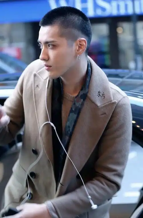 吴亦凡又有新发型了,吴亦凡都留过哪些千奇百怪的发型盘点