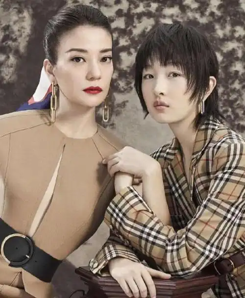 两女同框必有一丑的8张明星合影最后这张也太尴尬了吧