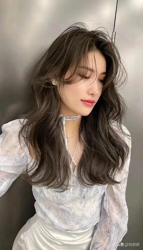 改变发型可以说能让你快速实现这样的梦想,女神发型到底是什么模样呢?