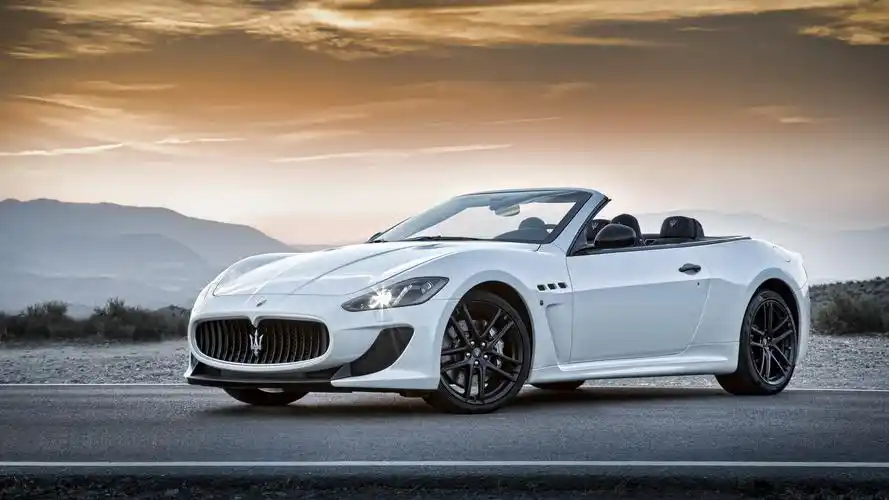 玛莎拉蒂敞篷的grancabrio mc白色超级跑车 壁纸 - 3840x2160 uhd 4k