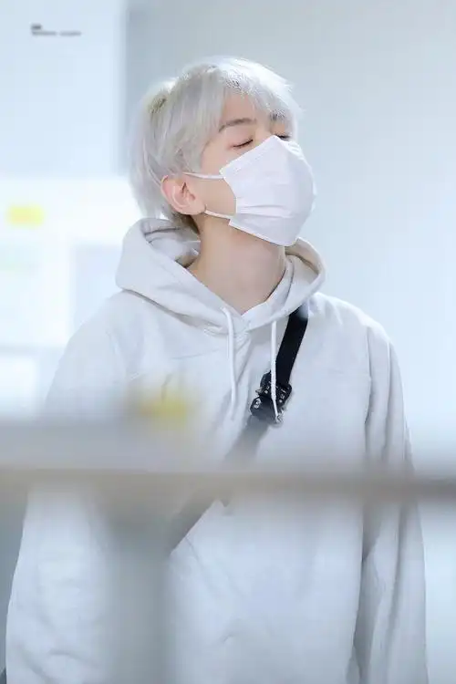 exo伯贤银发帅出新高度 睡眼惺忪软萌可爱【组图】--韩国频道--人民网