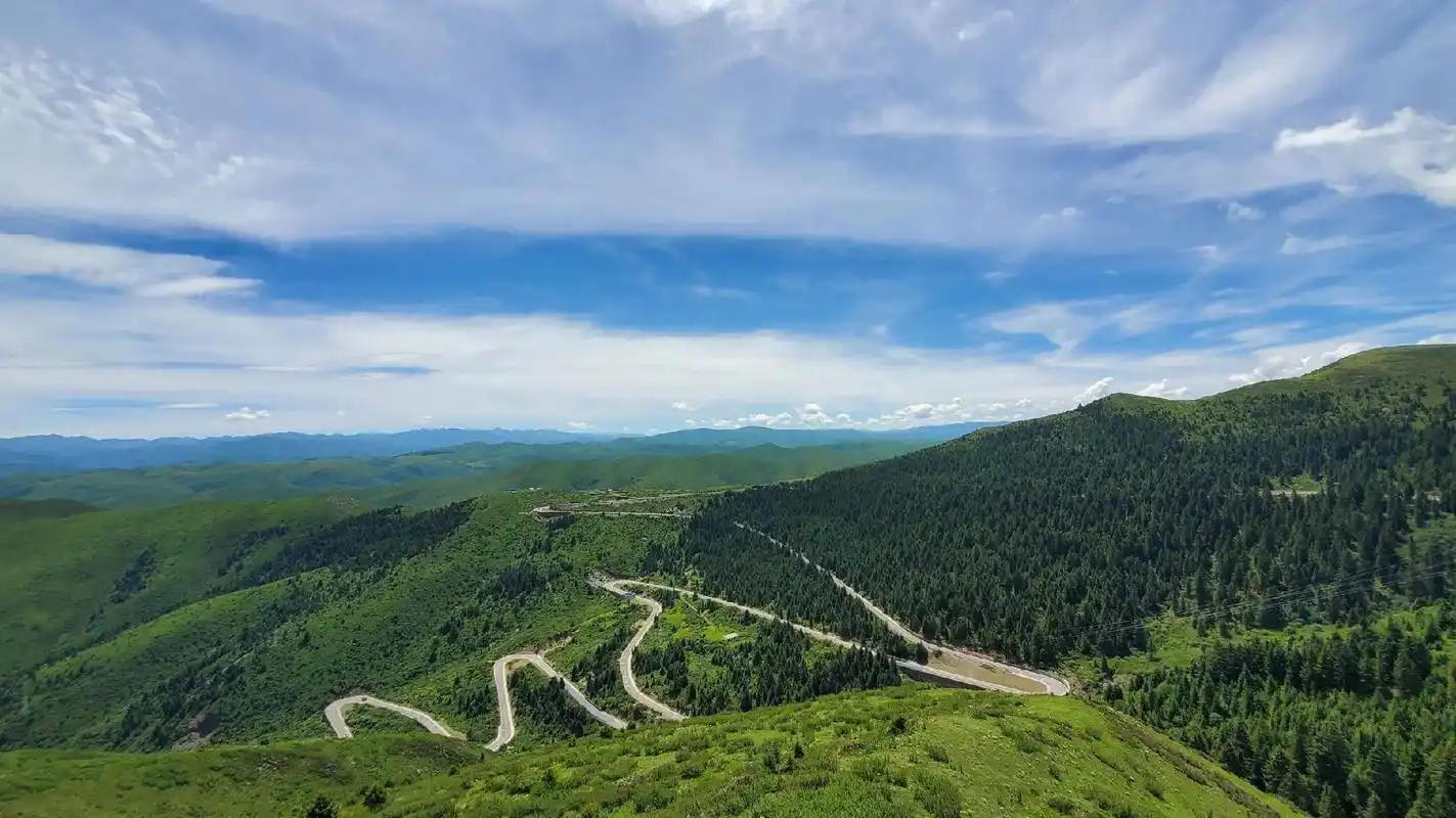 不小心撞见的windows 桌面#川西美景 #蓝天白云定会如 - 抖音