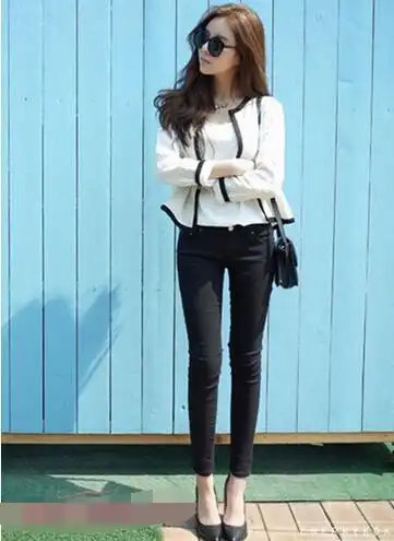 紧身小脚裤搭配上宽下紧穿衣显瘦