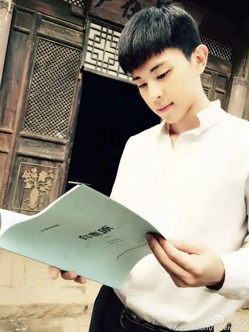 邓伦出道经历大揭秘,演艺经历顺风顺水开启霸屏模式