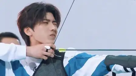 蔡徐坤障碍射箭三发三中##上优酷看奔跑吧黄河篇##奔跑吧