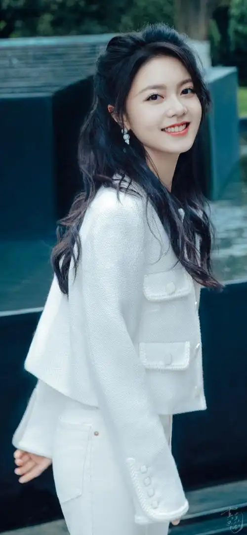 赵今麦小香风营业照