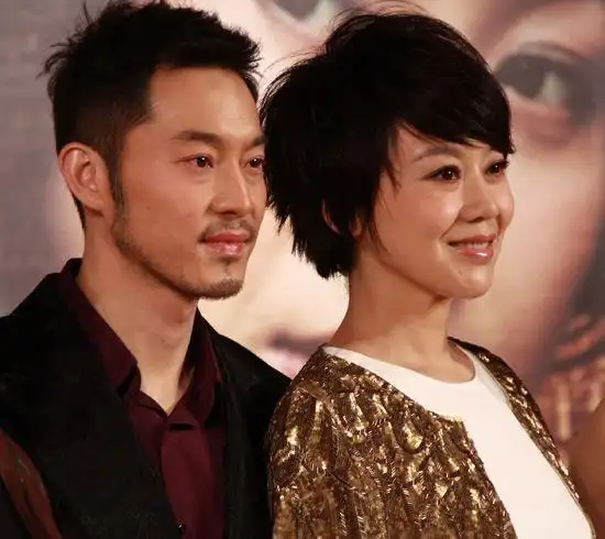 沙溢闫妮亲密亮相