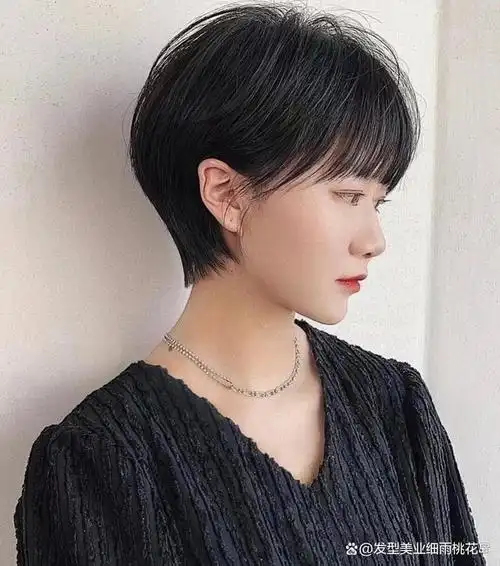 夏日挂耳式短发