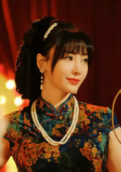 柳岩,实在太惊艳了!_旗袍_穿着_身材