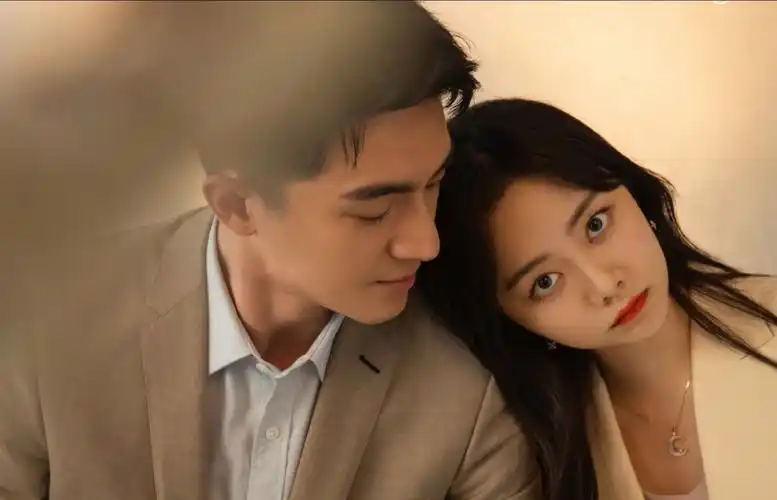 cp感十足林更新谭松韵请叫我总监情侣写真极具故事感