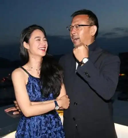 出身富商家庭,15岁获选美冠军,与丈夫恩爱12年,如今家庭美满