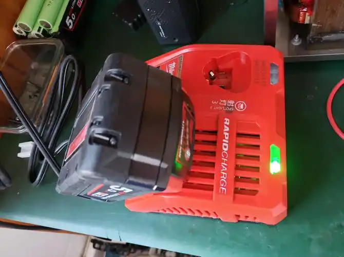 米沃奇原装充电器米沃奇两用m12/m18锂电池充电器