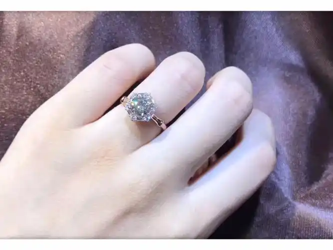 一克拉等于多少克(中国最大的钻石估值10个亿) - 青木春