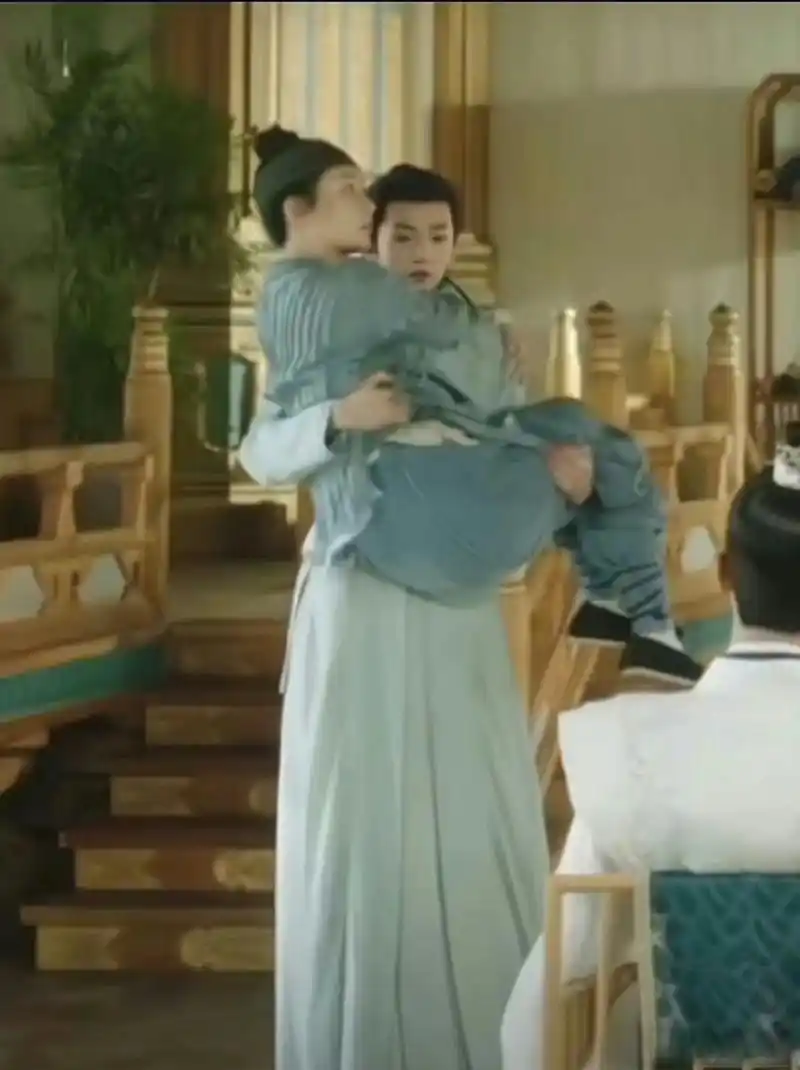 长相思# 邓为杨紫公主抱这个体型差真的很好嗑 #电视剧长相思