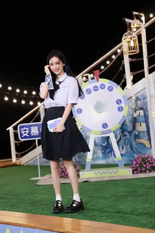 angelababy奔跑吧校服剧照##奔跑吧