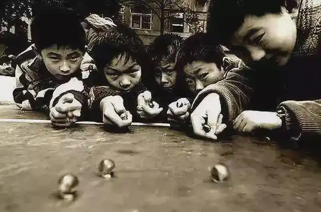 一组老照片带你重新回到小时候的儿童节谁还不是个宝宝