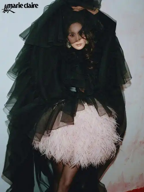 杨幂嘉人十月刊封面##杨幂双面对望大片