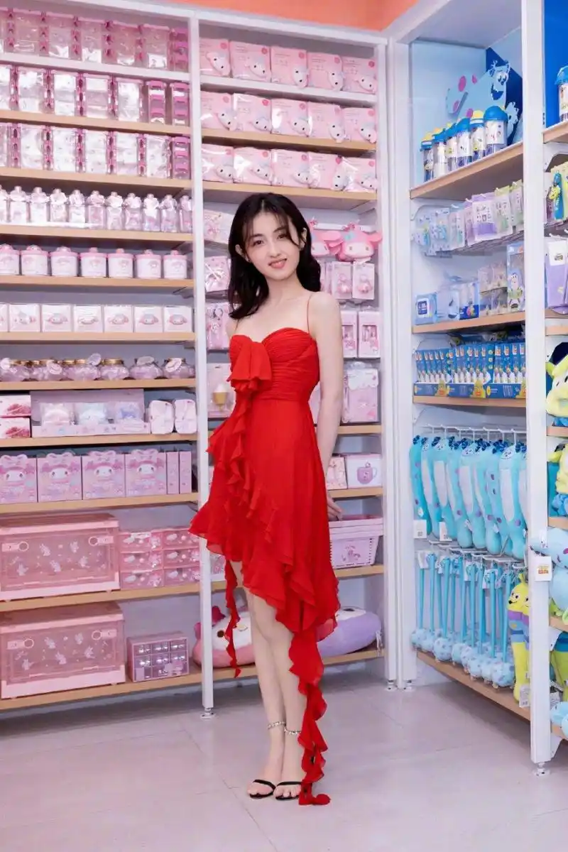 张子枫一字高跟鞋美脚